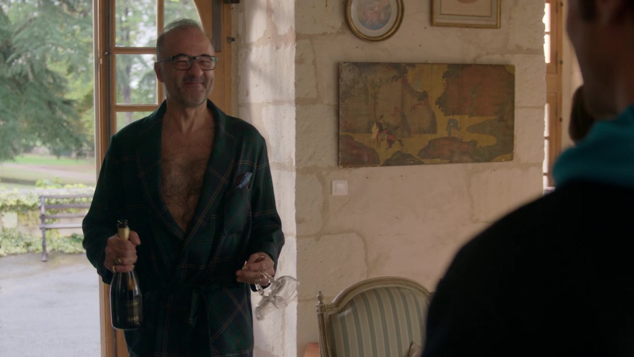 Emily_in_Paris_S01E08_Family_Affair_720p_NF_WEB-DL_DDP5_1_x264-BTN_0390.jpg
