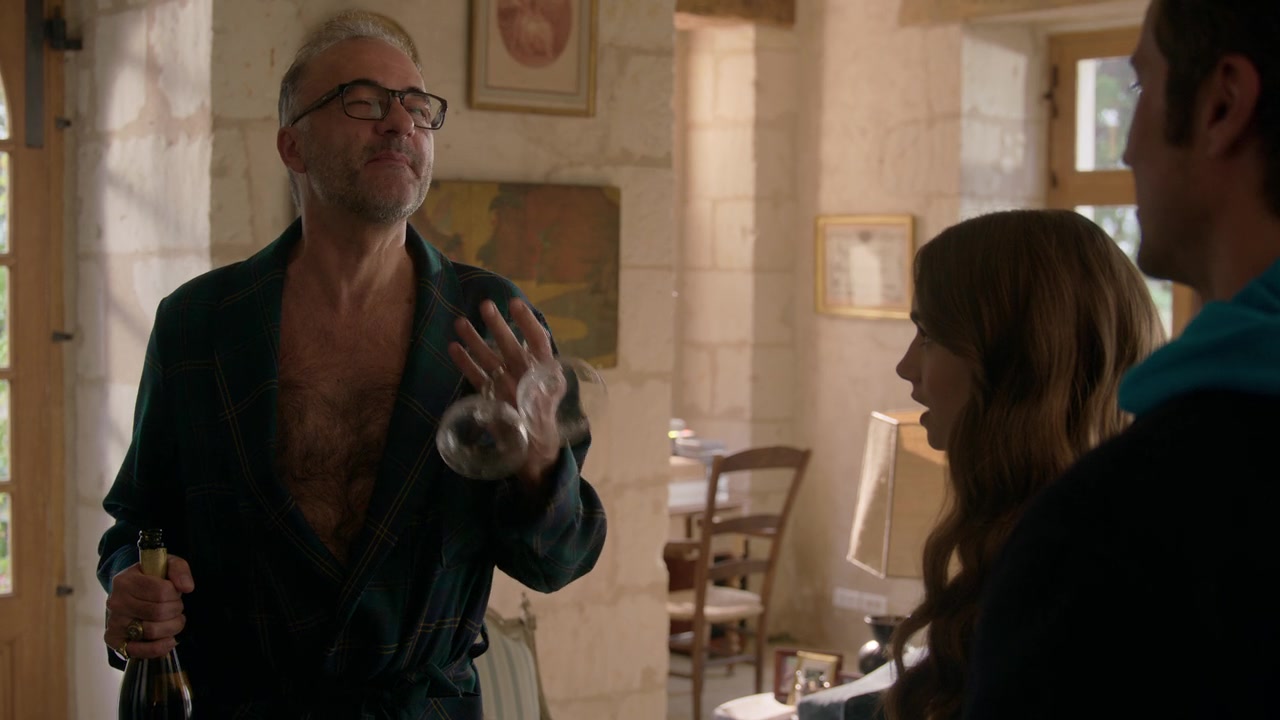 Emily_in_Paris_S01E08_Family_Affair_720p_NF_WEB-DL_DDP5_1_x264-BTN_0397.jpg