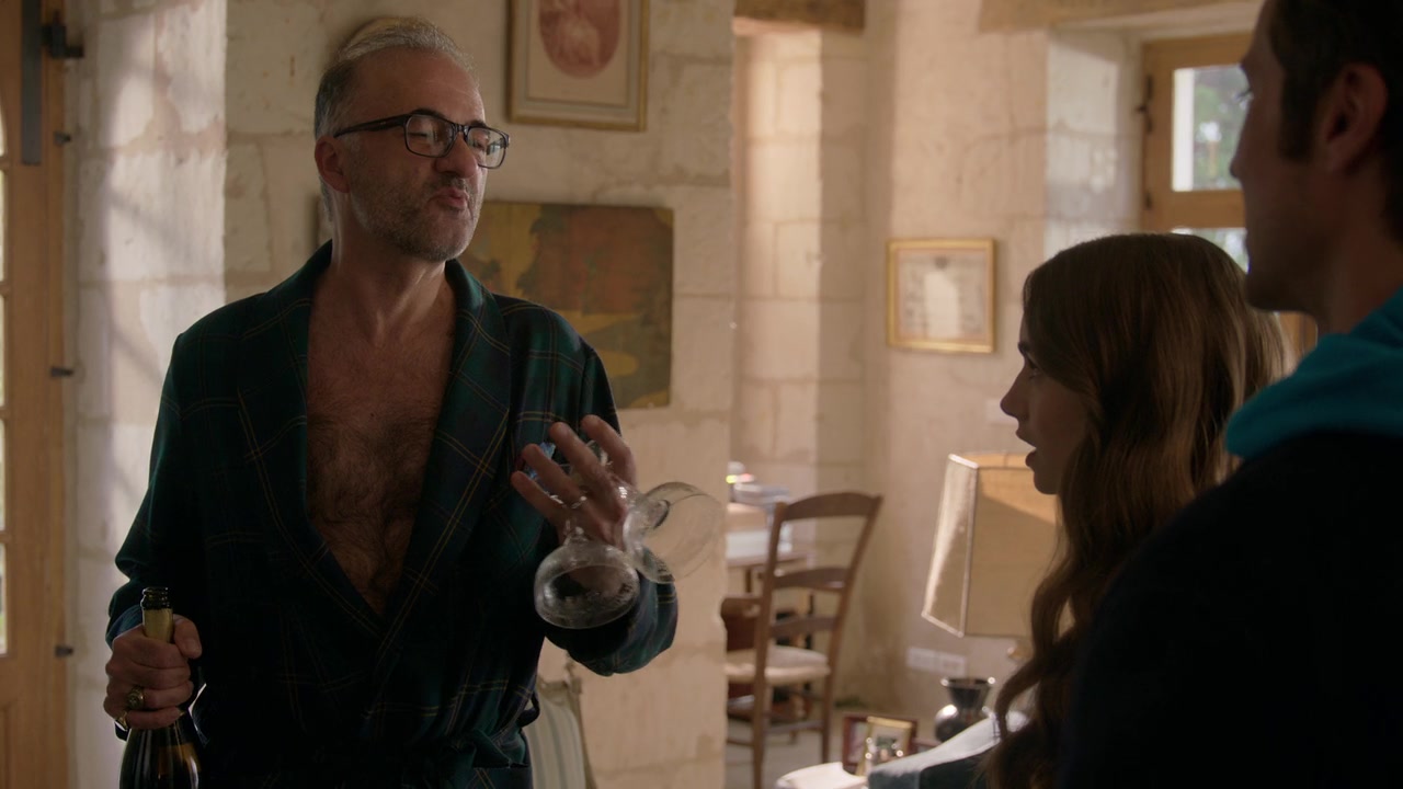 Emily_in_Paris_S01E08_Family_Affair_720p_NF_WEB-DL_DDP5_1_x264-BTN_0398.jpg