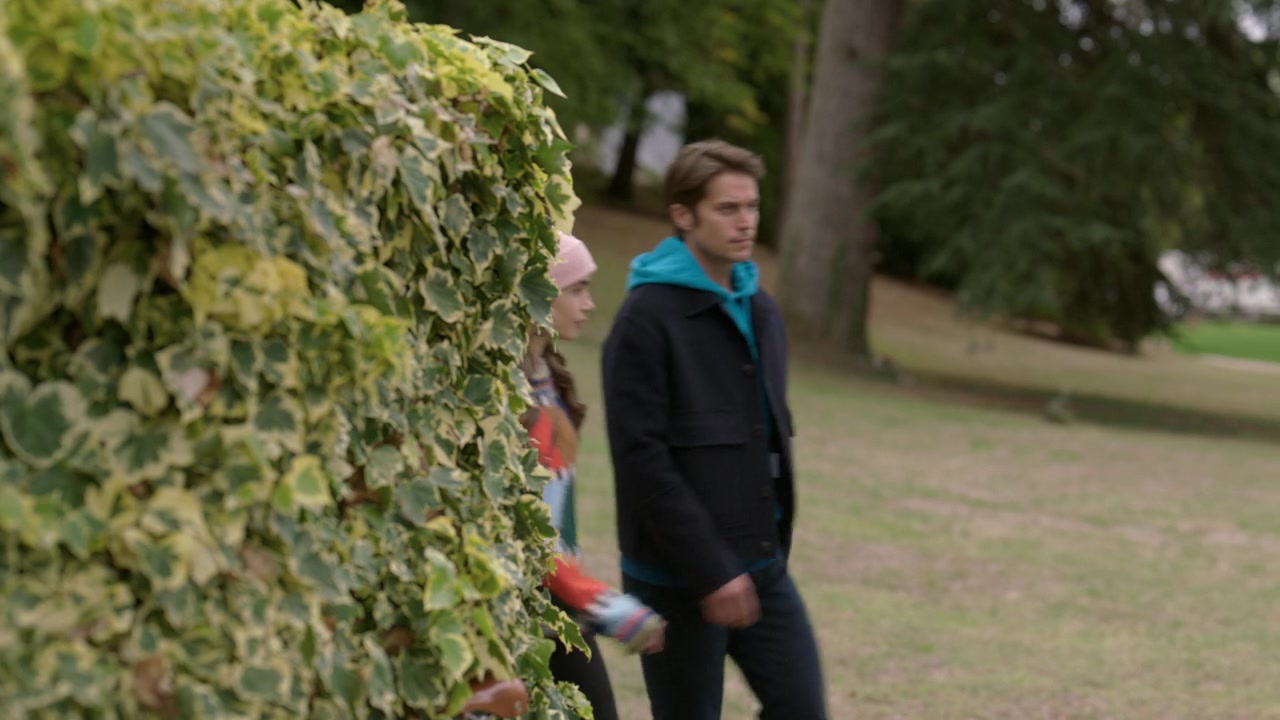 Emily_in_Paris_S01E08_Family_Affair_720p_NF_WEB-DL_DDP5_1_x264-BTN_0411.jpg