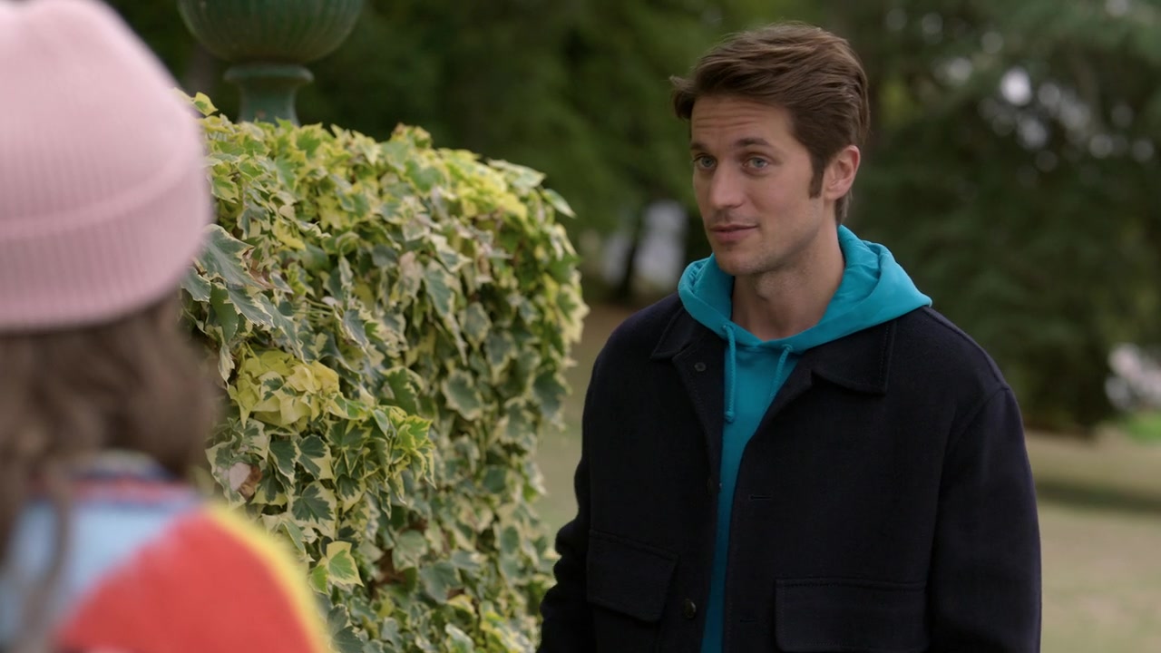 Emily_in_Paris_S01E08_Family_Affair_720p_NF_WEB-DL_DDP5_1_x264-BTN_0424.jpg