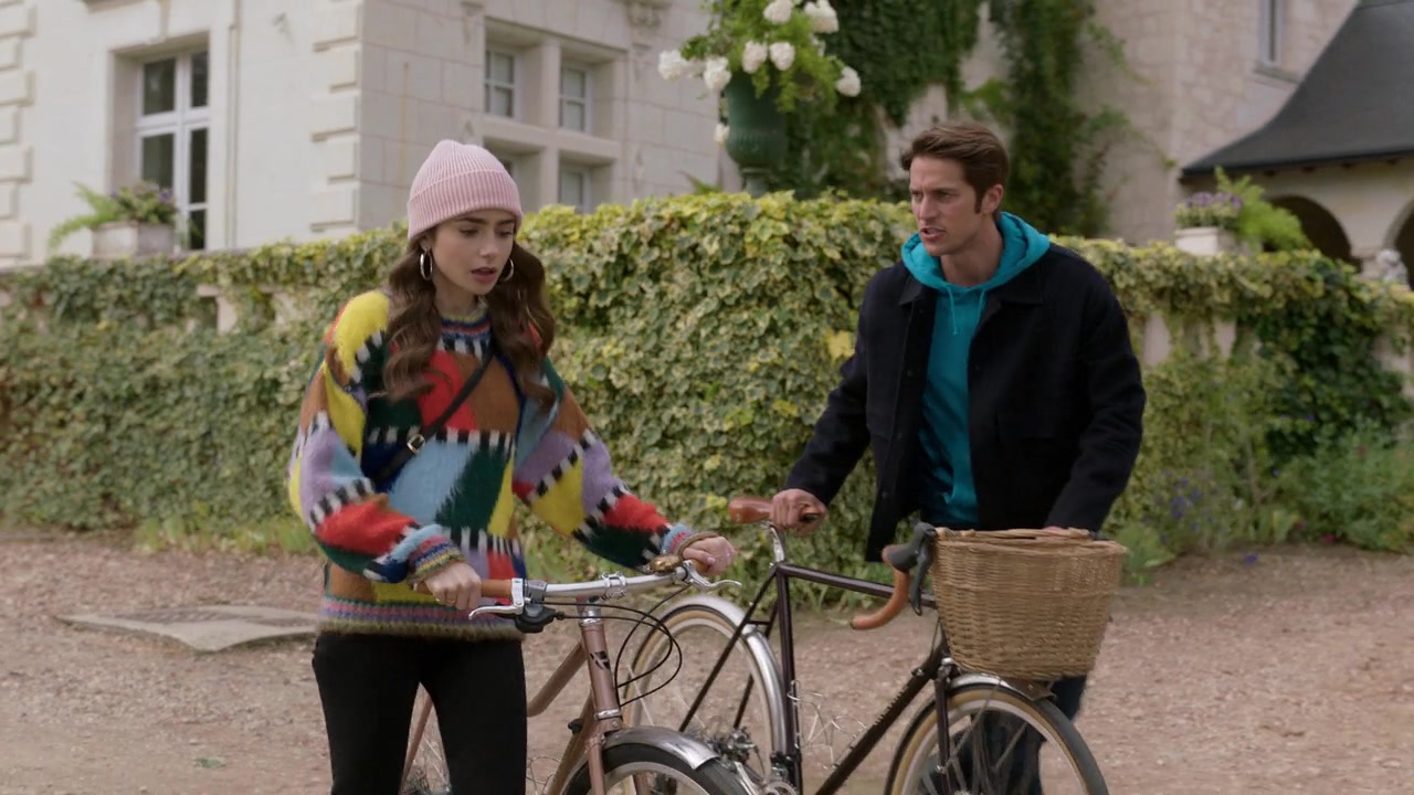 Emily_in_Paris_S01E08_Family_Affair_720p_NF_WEB-DL_DDP5_1_x264-BTN_0436.jpg