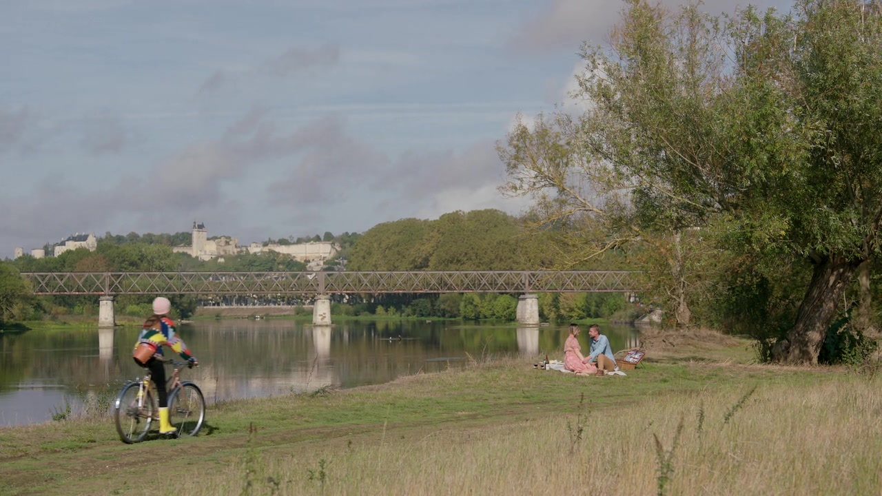 Emily_in_Paris_S01E08_Family_Affair_720p_NF_WEB-DL_DDP5_1_x264-BTN_0461.jpg