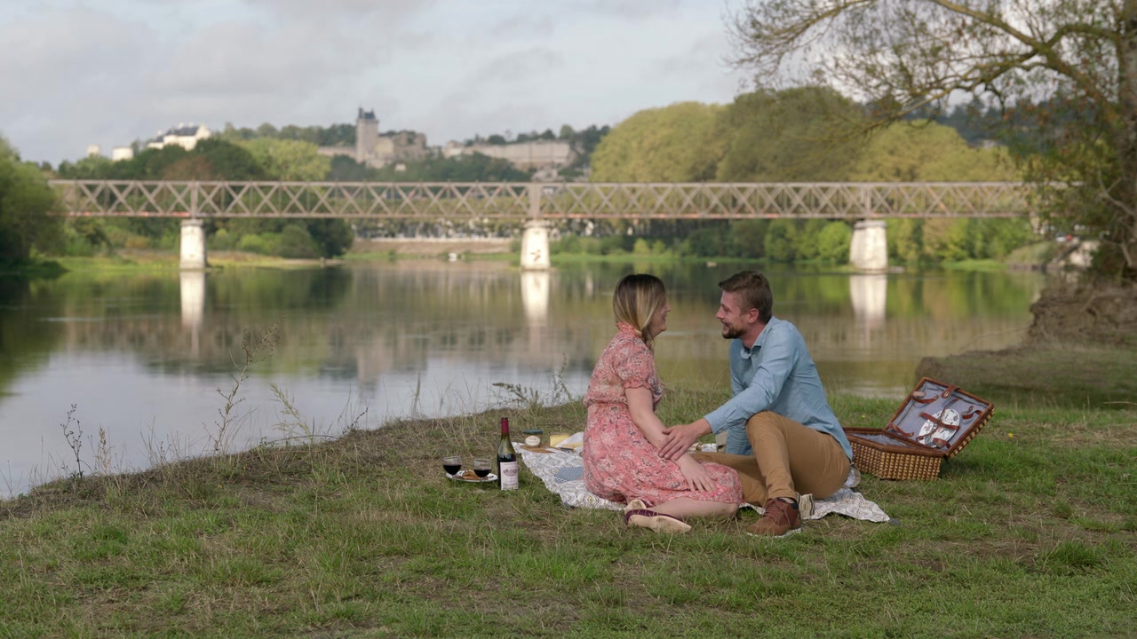 Emily_in_Paris_S01E08_Family_Affair_720p_NF_WEB-DL_DDP5_1_x264-BTN_0463.jpg