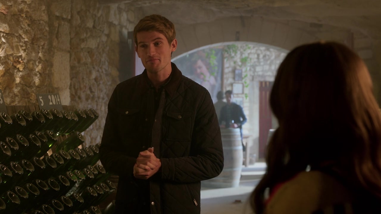 Emily_in_Paris_S01E08_Family_Affair_720p_NF_WEB-DL_DDP5_1_x264-BTN_0477.jpg