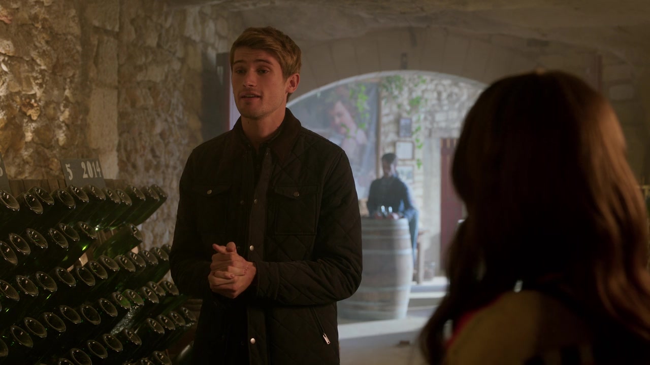 Emily_in_Paris_S01E08_Family_Affair_720p_NF_WEB-DL_DDP5_1_x264-BTN_0478.jpg
