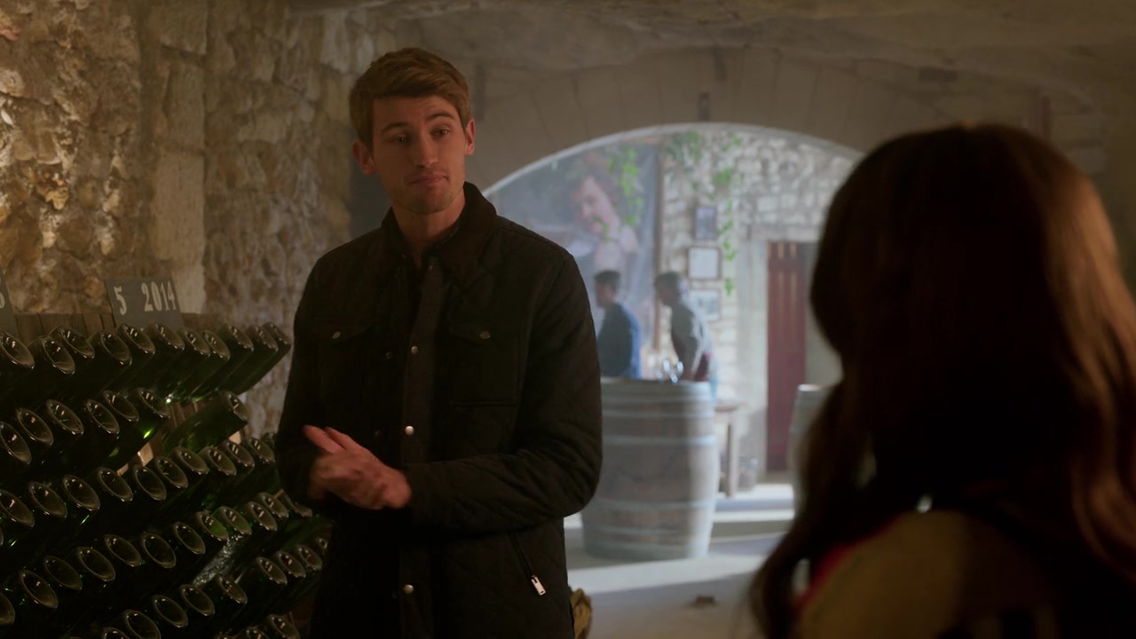Emily_in_Paris_S01E08_Family_Affair_720p_NF_WEB-DL_DDP5_1_x264-BTN_0481.jpg