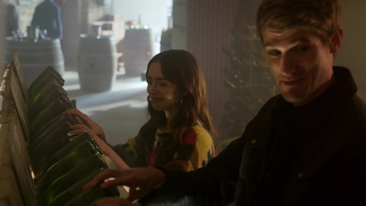 Emily_in_Paris_S01E08_Family_Affair_720p_NF_WEB-DL_DDP5_1_x264-BTN_0495.jpg