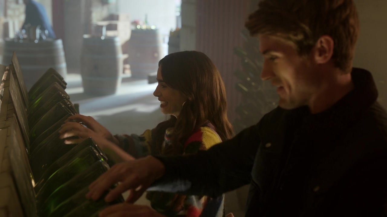 Emily_in_Paris_S01E08_Family_Affair_720p_NF_WEB-DL_DDP5_1_x264-BTN_0496.jpg