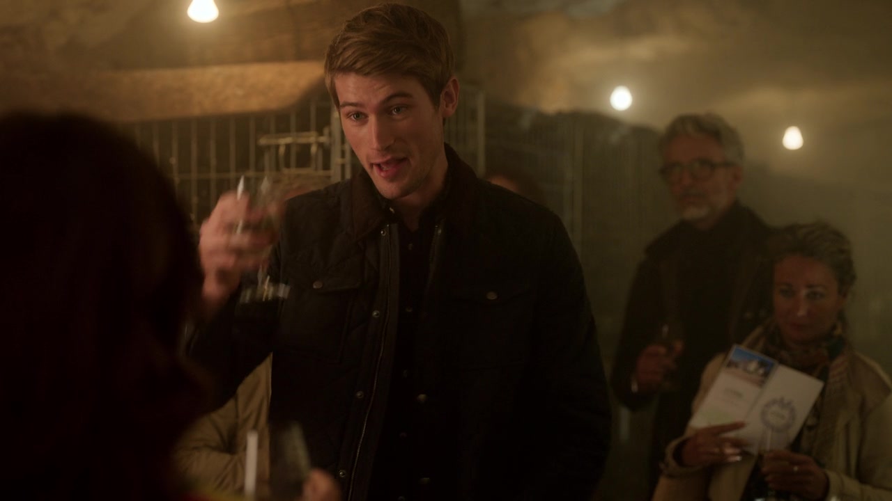 Emily_in_Paris_S01E08_Family_Affair_720p_NF_WEB-DL_DDP5_1_x264-BTN_0511.jpg
