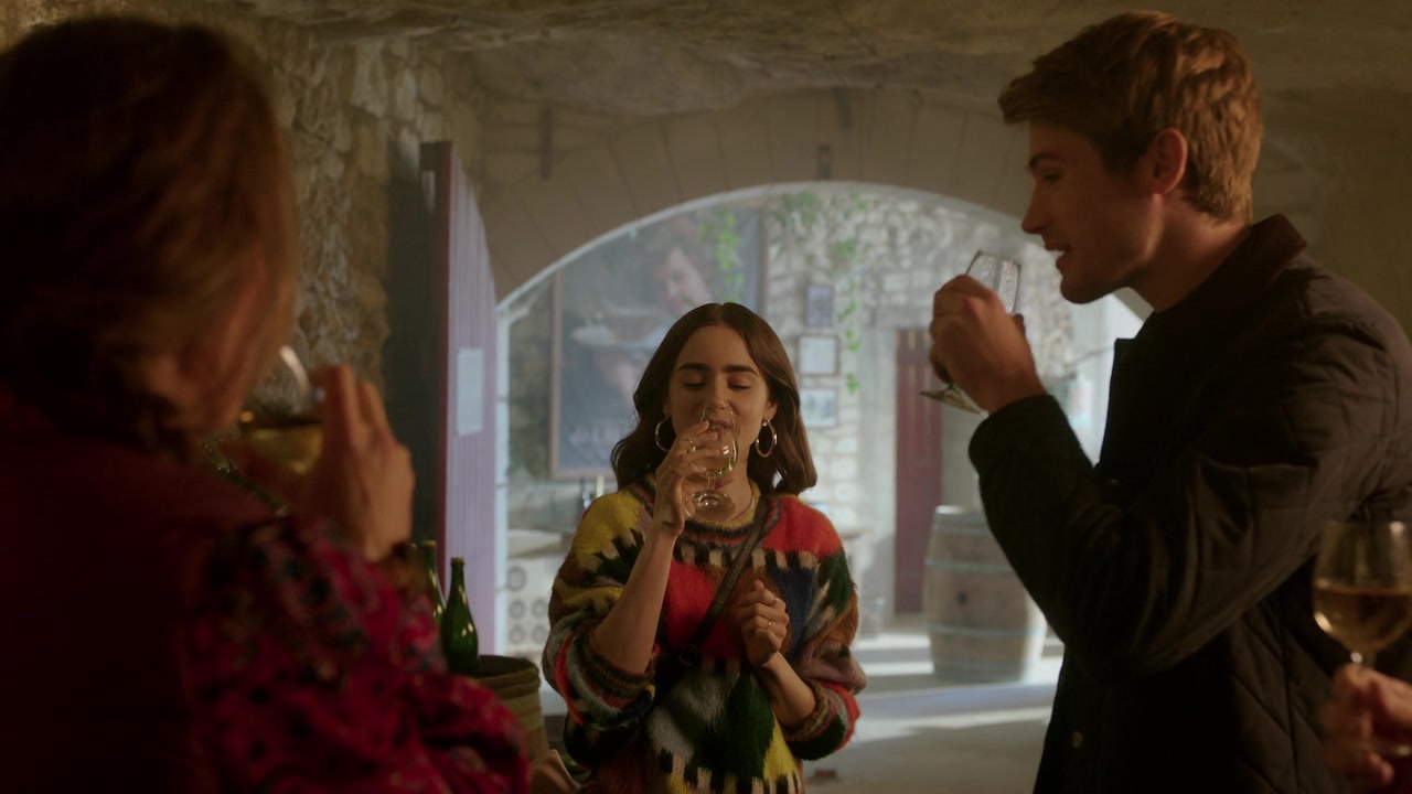 Emily_in_Paris_S01E08_Family_Affair_720p_NF_WEB-DL_DDP5_1_x264-BTN_0513.jpg