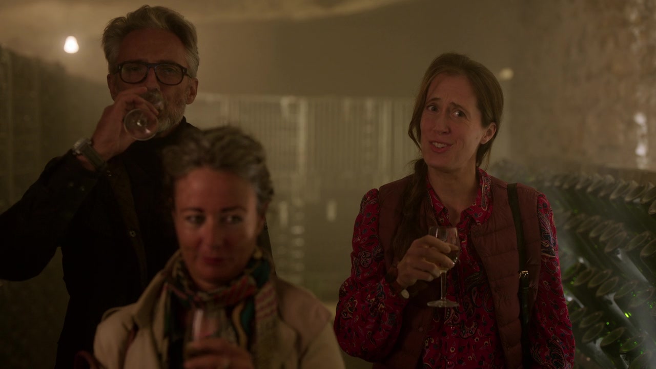Emily_in_Paris_S01E08_Family_Affair_720p_NF_WEB-DL_DDP5_1_x264-BTN_0515.jpg