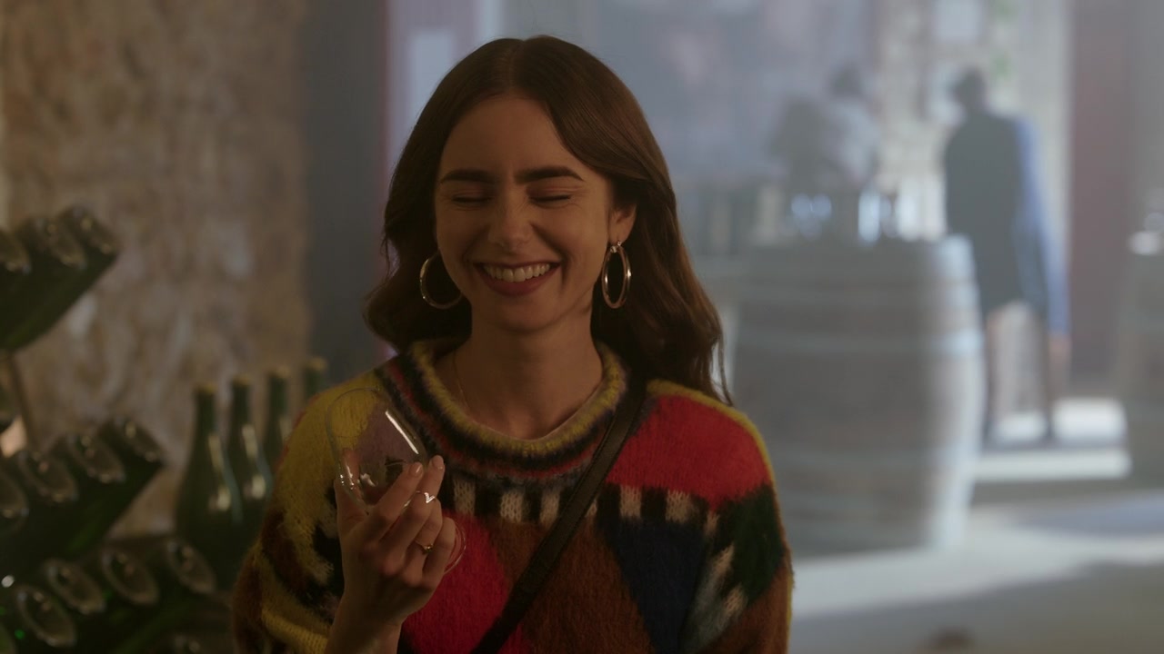 Emily_in_Paris_S01E08_Family_Affair_720p_NF_WEB-DL_DDP5_1_x264-BTN_0517.jpg