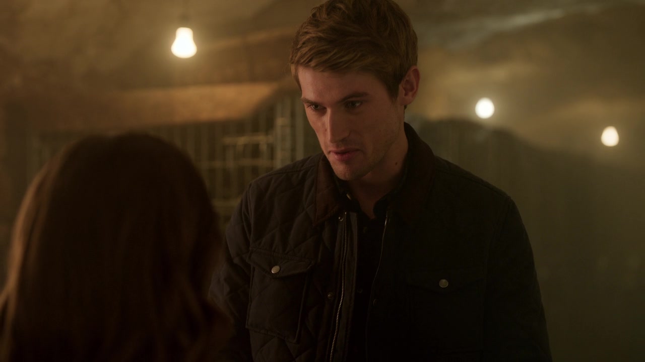 Emily_in_Paris_S01E08_Family_Affair_720p_NF_WEB-DL_DDP5_1_x264-BTN_0526.jpg