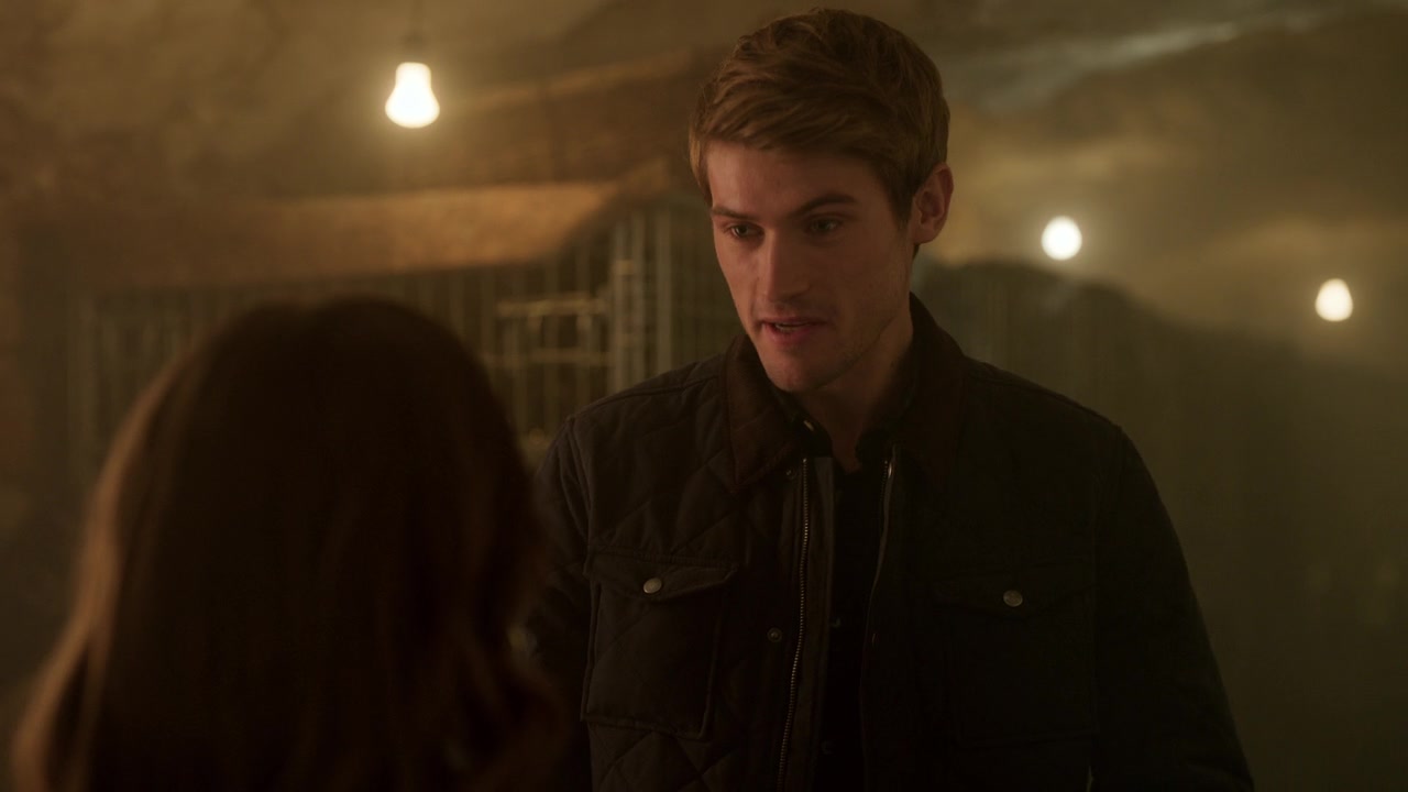 Emily_in_Paris_S01E08_Family_Affair_720p_NF_WEB-DL_DDP5_1_x264-BTN_0532.jpg
