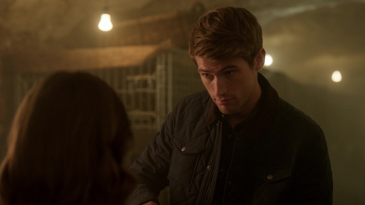 Emily_in_Paris_S01E08_Family_Affair_720p_NF_WEB-DL_DDP5_1_x264-BTN_0543.jpg
