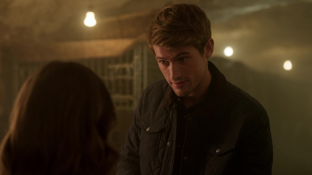 Emily_in_Paris_S01E08_Family_Affair_720p_NF_WEB-DL_DDP5_1_x264-BTN_0544.jpg