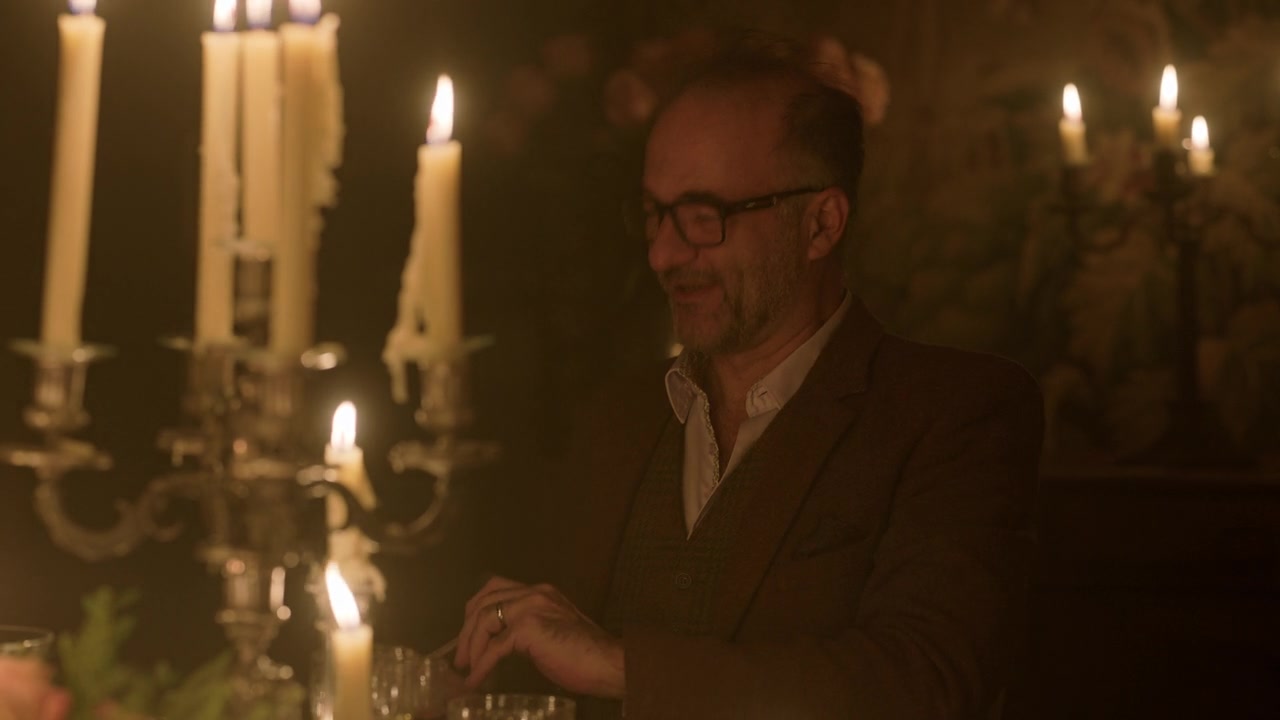 Emily_in_Paris_S01E08_Family_Affair_720p_NF_WEB-DL_DDP5_1_x264-BTN_0567.jpg