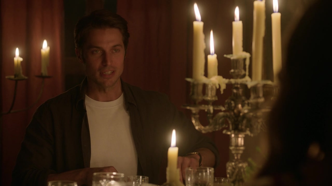 Emily_in_Paris_S01E08_Family_Affair_720p_NF_WEB-DL_DDP5_1_x264-BTN_0572.jpg
