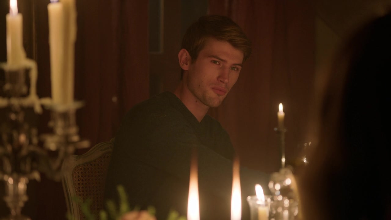 Emily_in_Paris_S01E08_Family_Affair_720p_NF_WEB-DL_DDP5_1_x264-BTN_0589.jpg