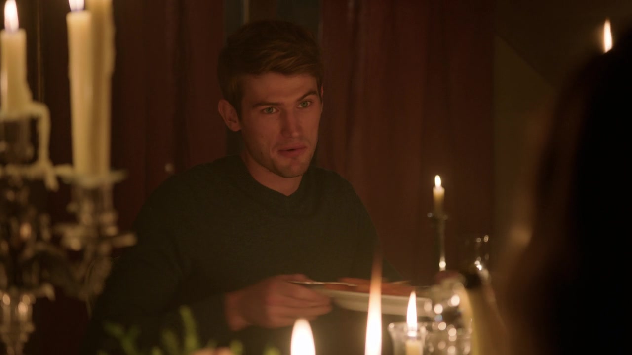 Emily_in_Paris_S01E08_Family_Affair_720p_NF_WEB-DL_DDP5_1_x264-BTN_0596.jpg