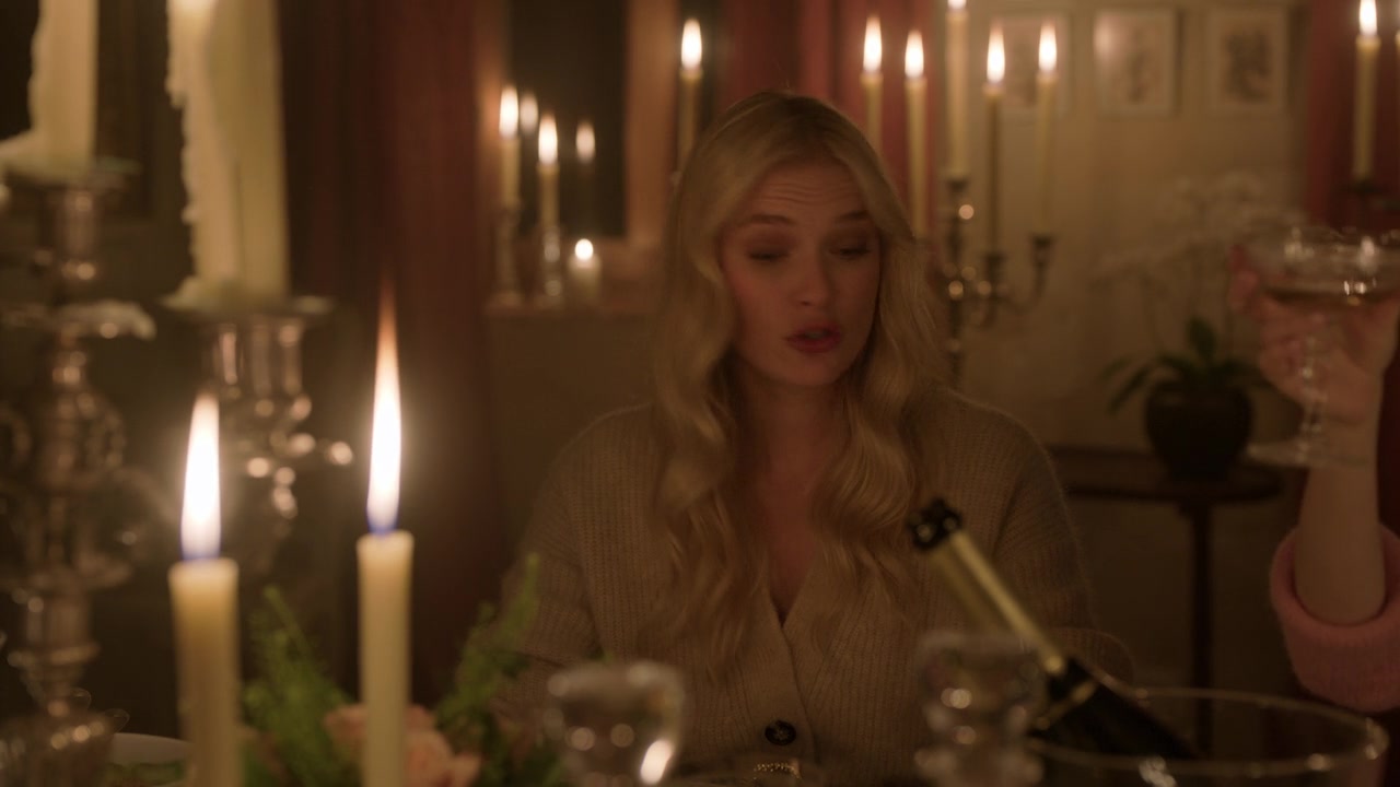 Emily_in_Paris_S01E08_Family_Affair_720p_NF_WEB-DL_DDP5_1_x264-BTN_0610.jpg