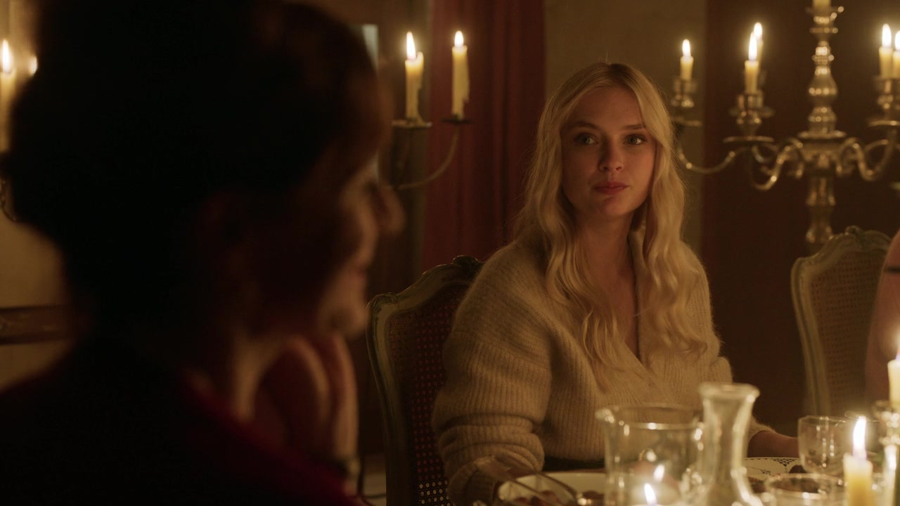Emily_in_Paris_S01E08_Family_Affair_720p_NF_WEB-DL_DDP5_1_x264-BTN_0618.jpg