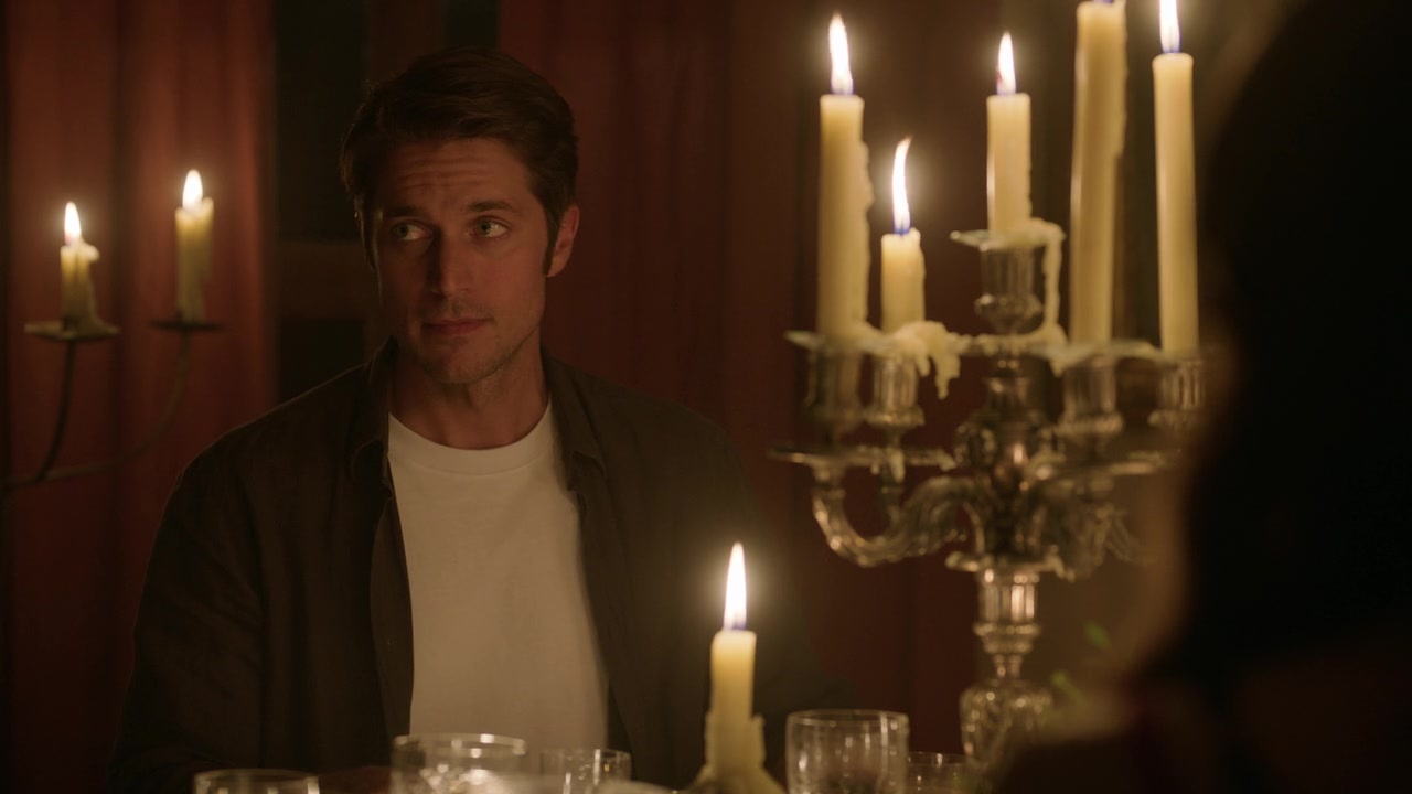 Emily_in_Paris_S01E08_Family_Affair_720p_NF_WEB-DL_DDP5_1_x264-BTN_0628.jpg