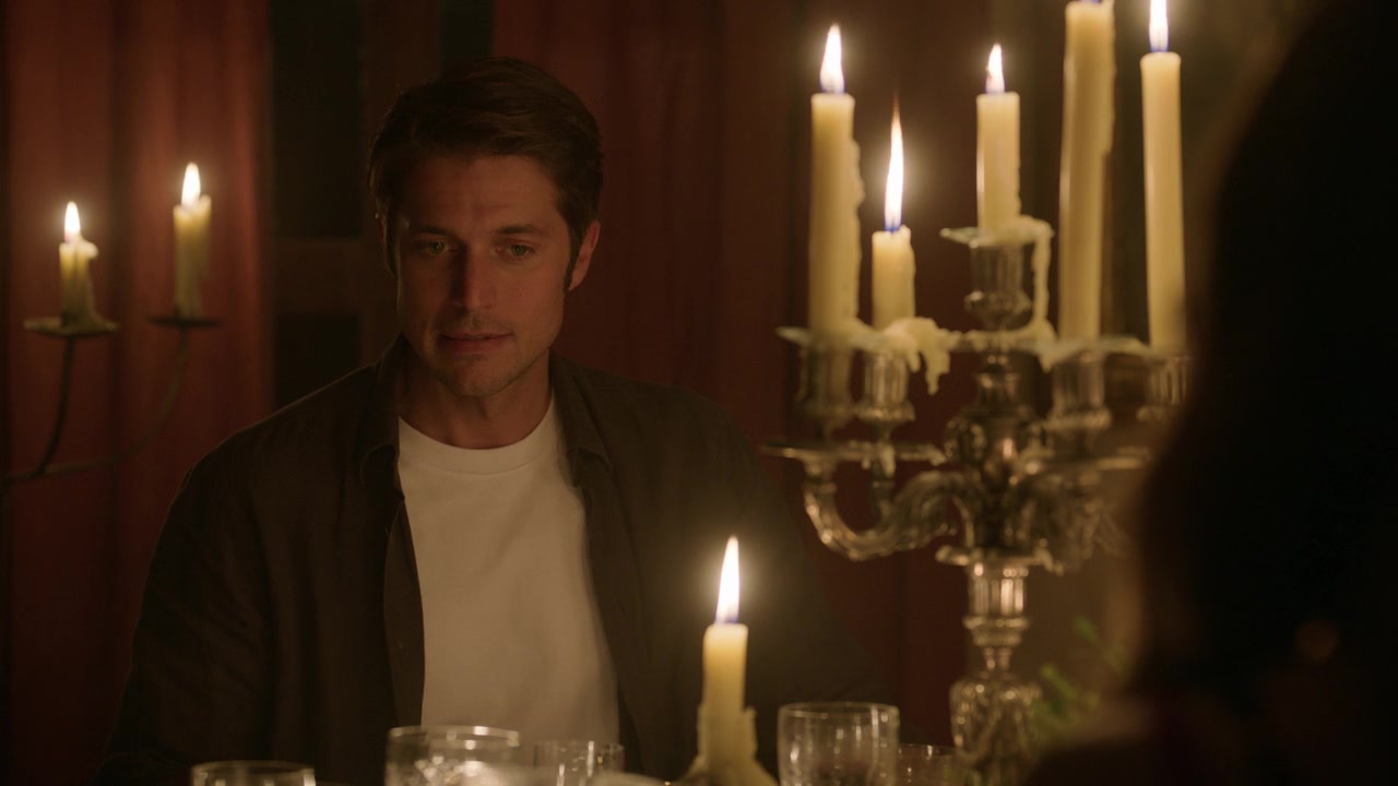 Emily_in_Paris_S01E08_Family_Affair_720p_NF_WEB-DL_DDP5_1_x264-BTN_0630.jpg