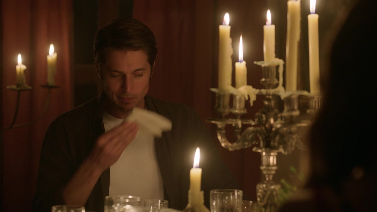 Emily_in_Paris_S01E08_Family_Affair_720p_NF_WEB-DL_DDP5_1_x264-BTN_0631.jpg