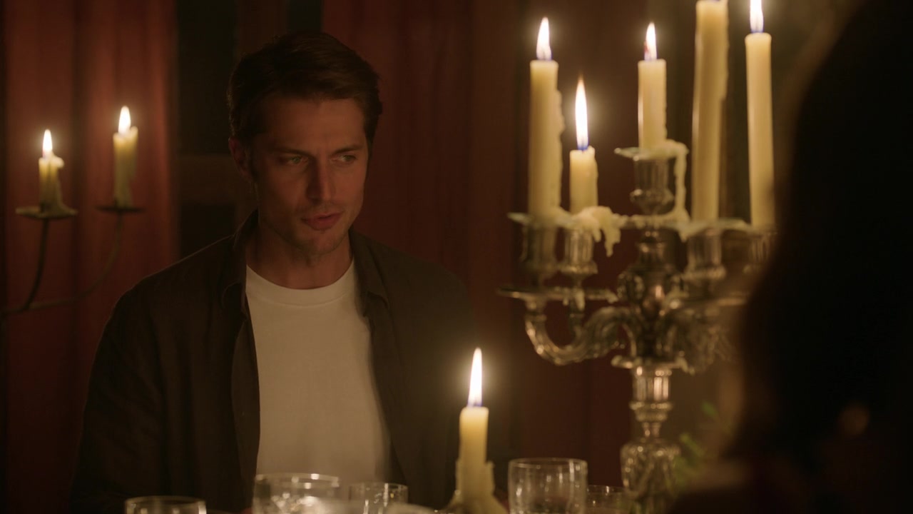 Emily_in_Paris_S01E08_Family_Affair_720p_NF_WEB-DL_DDP5_1_x264-BTN_0633.jpg