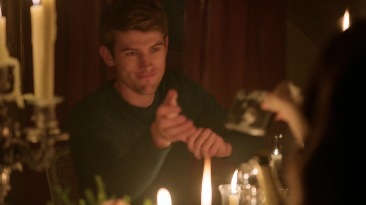 Emily_in_Paris_S01E08_Family_Affair_720p_NF_WEB-DL_DDP5_1_x264-BTN_0641.jpg