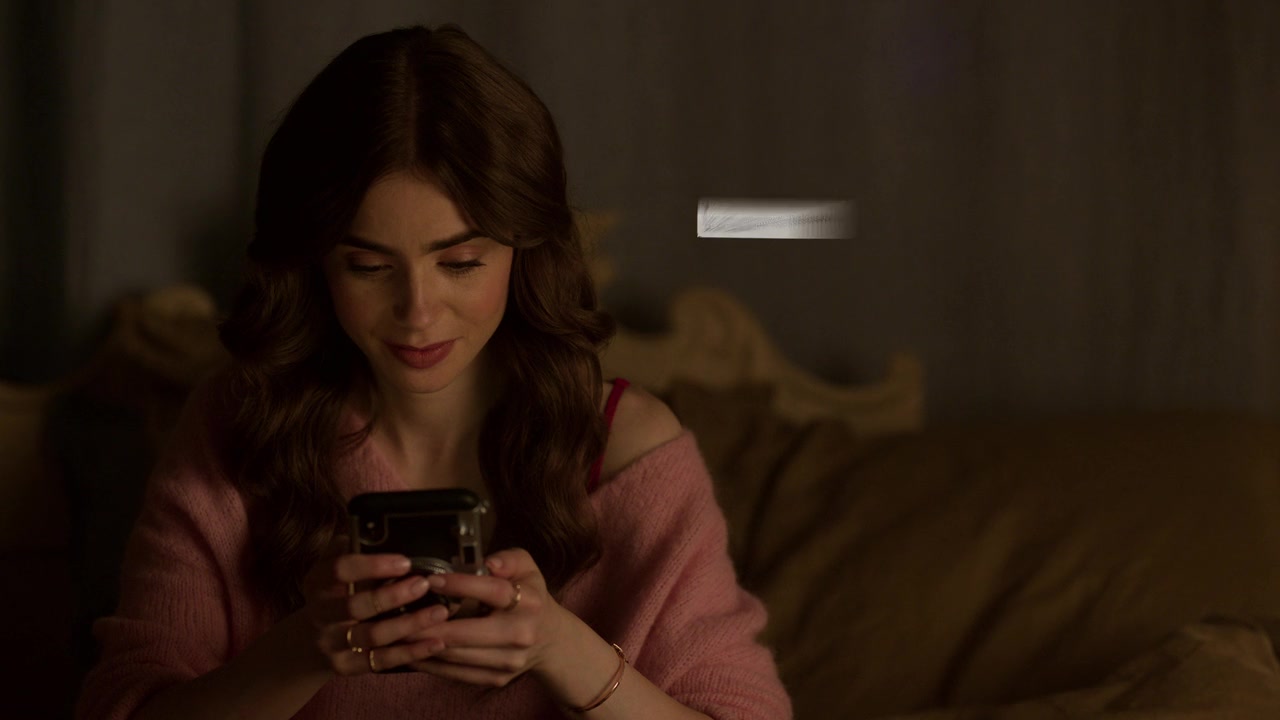 Emily_in_Paris_S01E08_Family_Affair_720p_NF_WEB-DL_DDP5_1_x264-BTN_0660.jpg