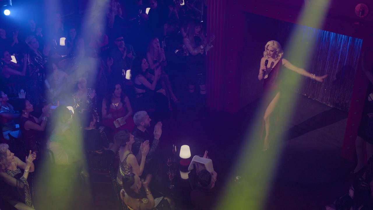 Emily_in_Paris_S01E08_Family_Affair_720p_NF_WEB-DL_DDP5_1_x264-BTN_0668.jpg