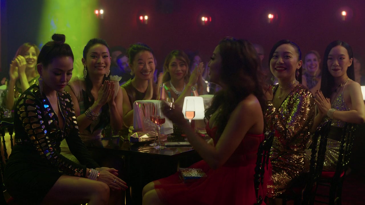 Emily_in_Paris_S01E08_Family_Affair_720p_NF_WEB-DL_DDP5_1_x264-BTN_0669.jpg