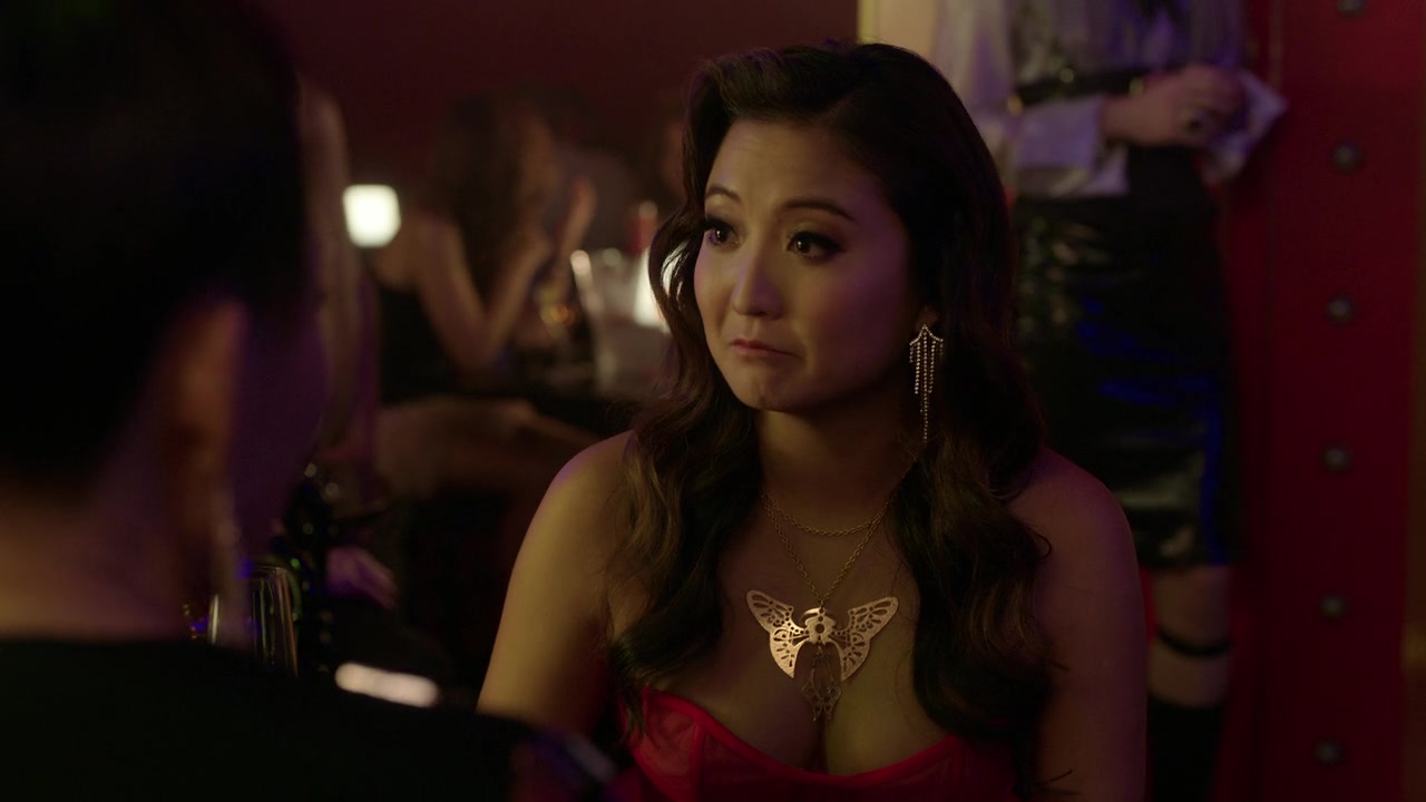 Emily_in_Paris_S01E08_Family_Affair_720p_NF_WEB-DL_DDP5_1_x264-BTN_0672.jpg