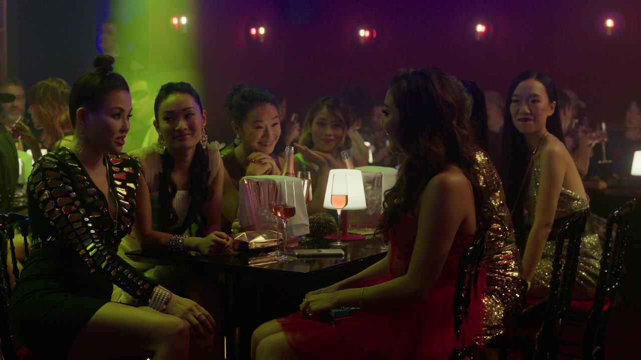 Emily_in_Paris_S01E08_Family_Affair_720p_NF_WEB-DL_DDP5_1_x264-BTN_0674.jpg