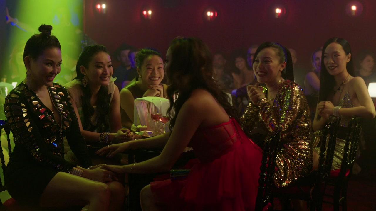 Emily_in_Paris_S01E08_Family_Affair_720p_NF_WEB-DL_DDP5_1_x264-BTN_0685.jpg