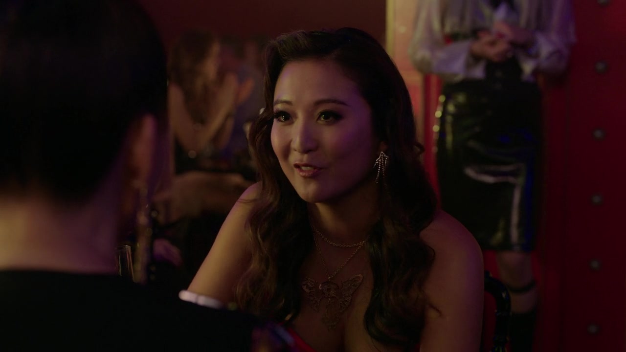 Emily_in_Paris_S01E08_Family_Affair_720p_NF_WEB-DL_DDP5_1_x264-BTN_0686.jpg