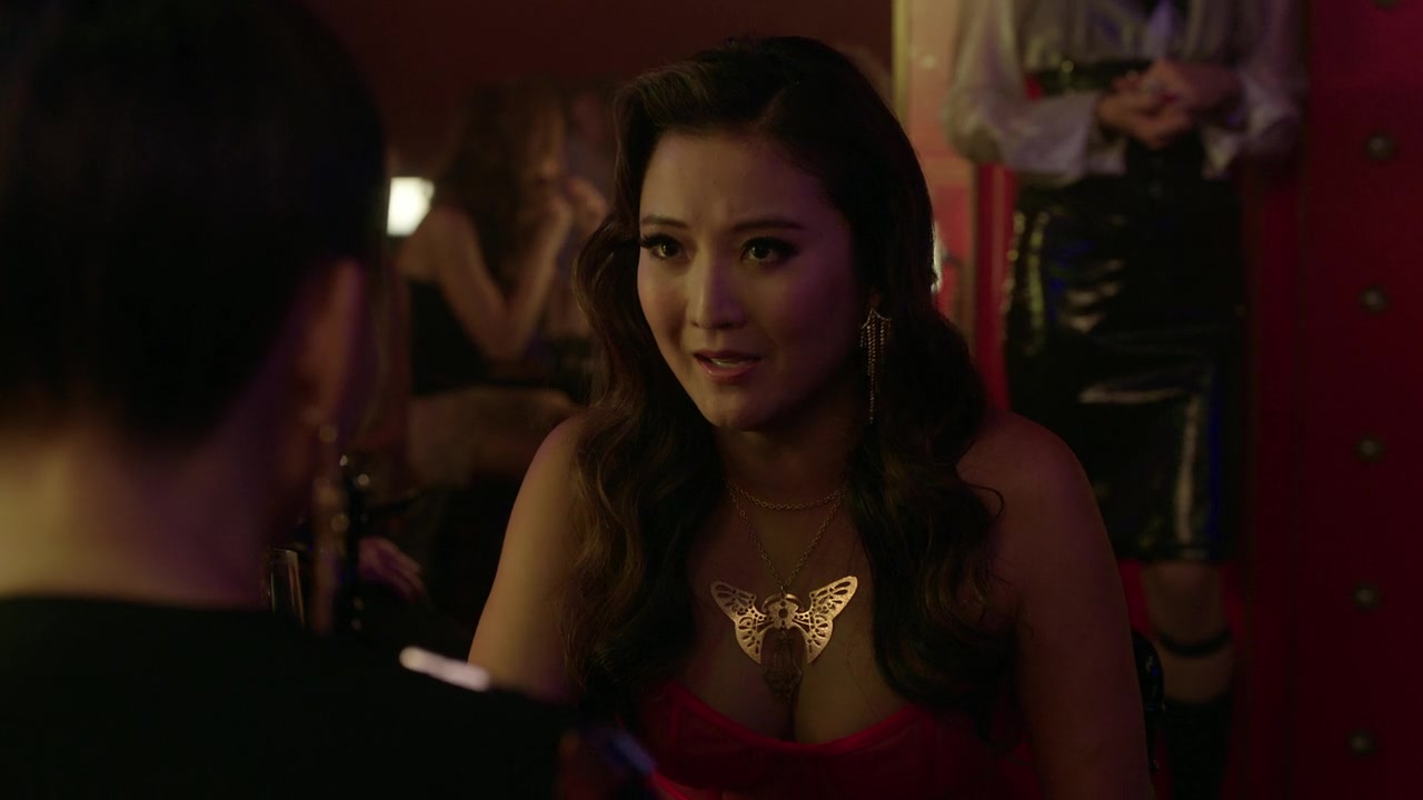 Emily_in_Paris_S01E08_Family_Affair_720p_NF_WEB-DL_DDP5_1_x264-BTN_0695.jpg