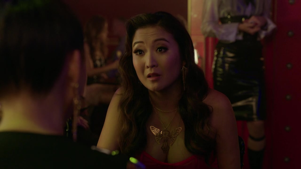 Emily_in_Paris_S01E08_Family_Affair_720p_NF_WEB-DL_DDP5_1_x264-BTN_0705.jpg