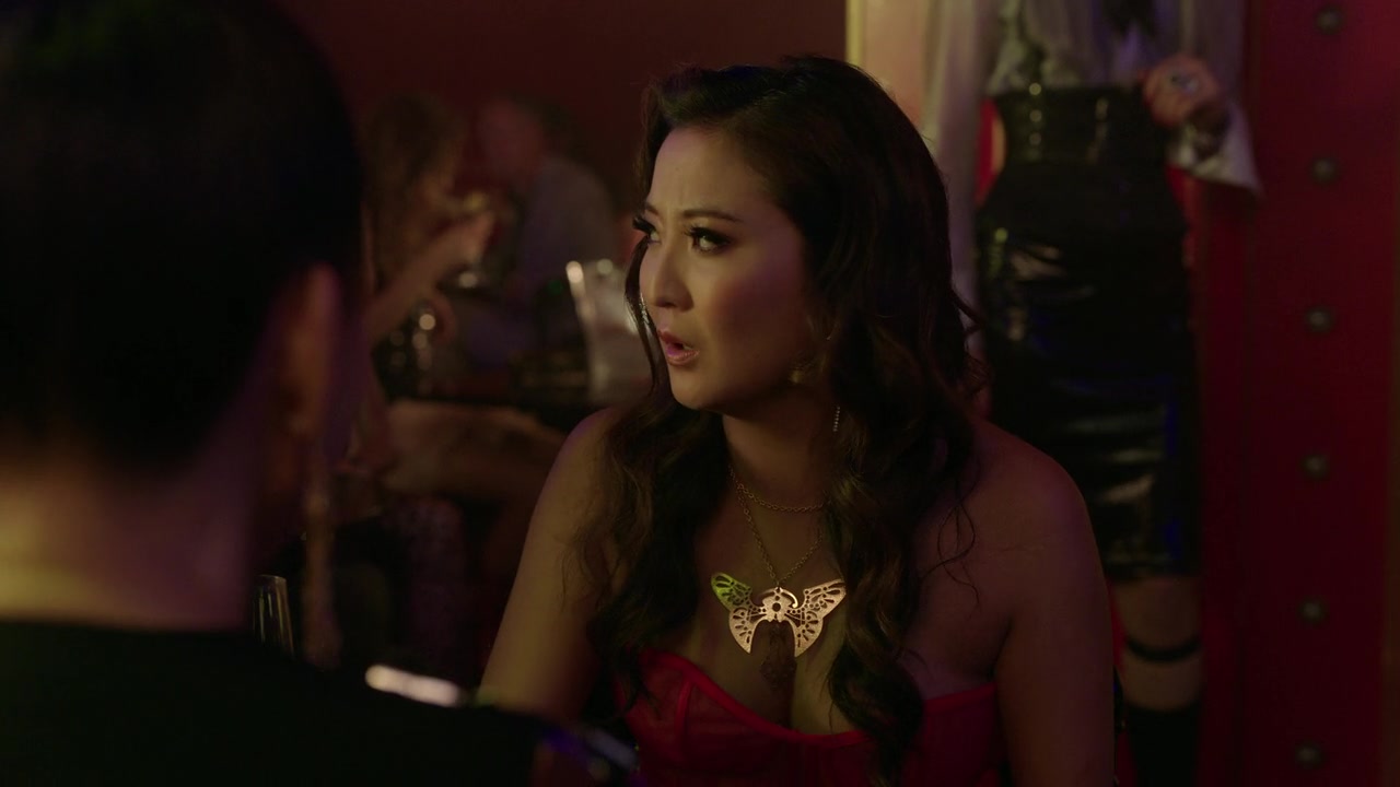 Emily_in_Paris_S01E08_Family_Affair_720p_NF_WEB-DL_DDP5_1_x264-BTN_0709.jpg