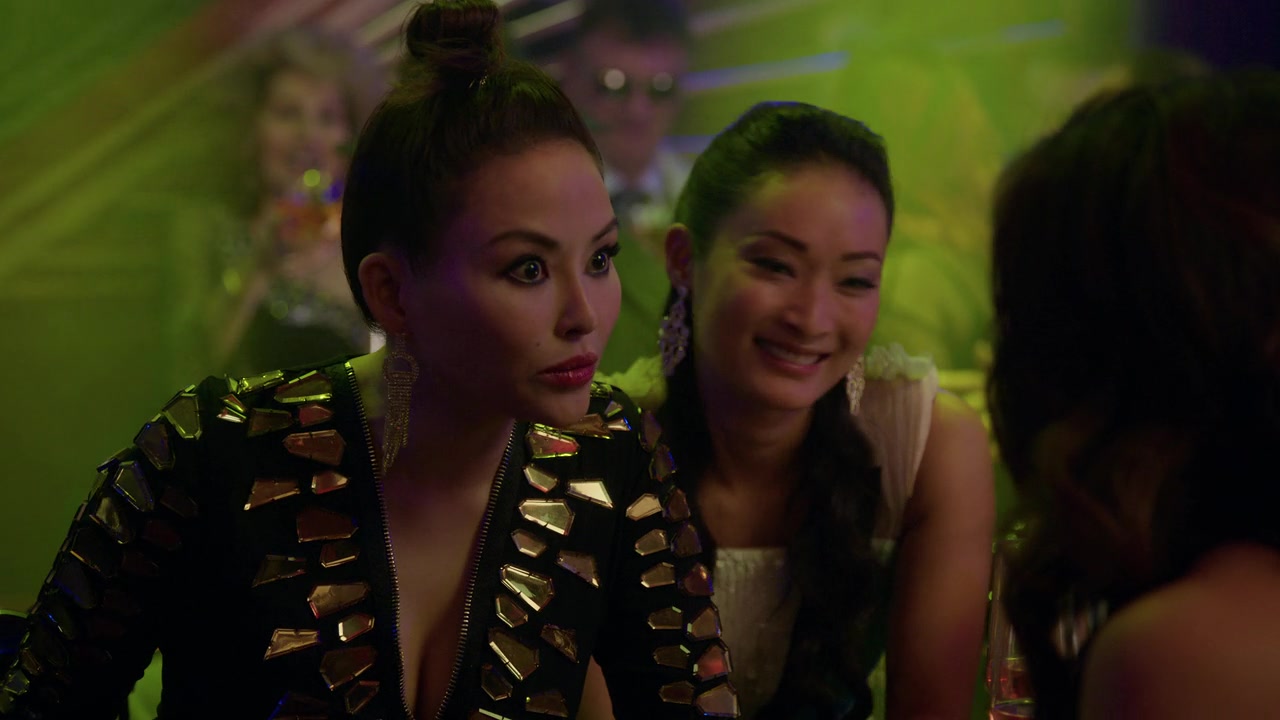 Emily_in_Paris_S01E08_Family_Affair_720p_NF_WEB-DL_DDP5_1_x264-BTN_0713.jpg