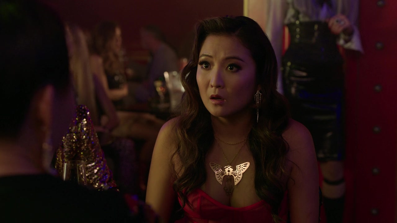 Emily_in_Paris_S01E08_Family_Affair_720p_NF_WEB-DL_DDP5_1_x264-BTN_0714.jpg