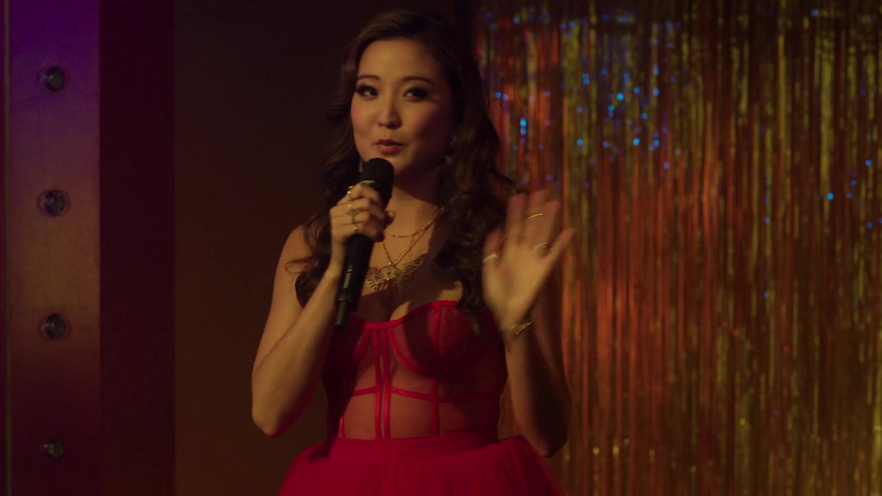 Emily_in_Paris_S01E08_Family_Affair_720p_NF_WEB-DL_DDP5_1_x264-BTN_0725.jpg
