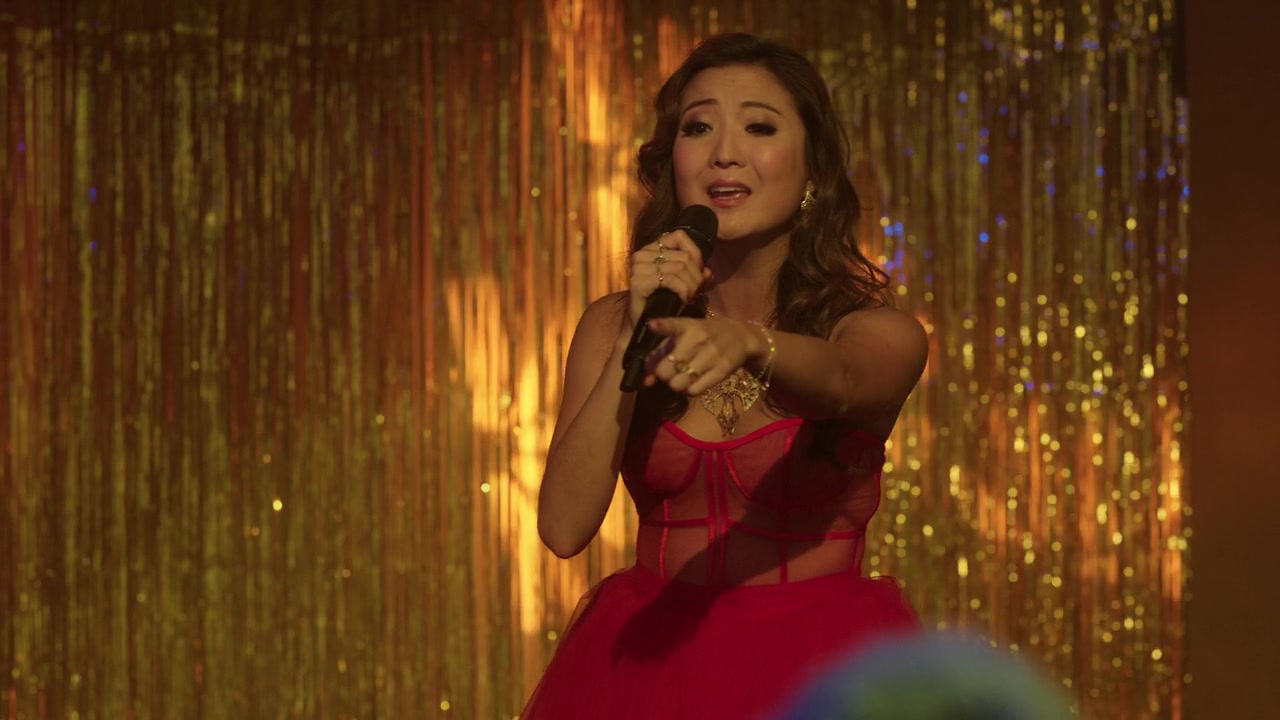Emily_in_Paris_S01E08_Family_Affair_720p_NF_WEB-DL_DDP5_1_x264-BTN_0752.jpg