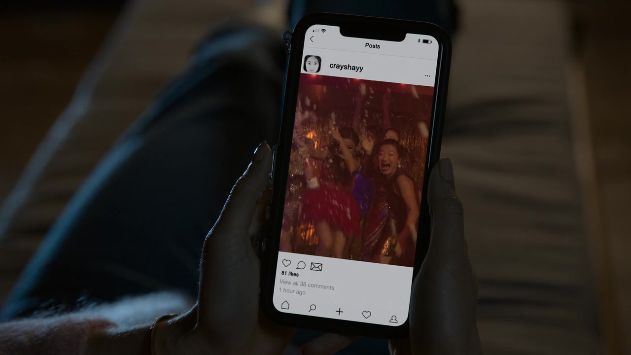 Emily_in_Paris_S01E08_Family_Affair_720p_NF_WEB-DL_DDP5_1_x264-BTN_0803.jpg