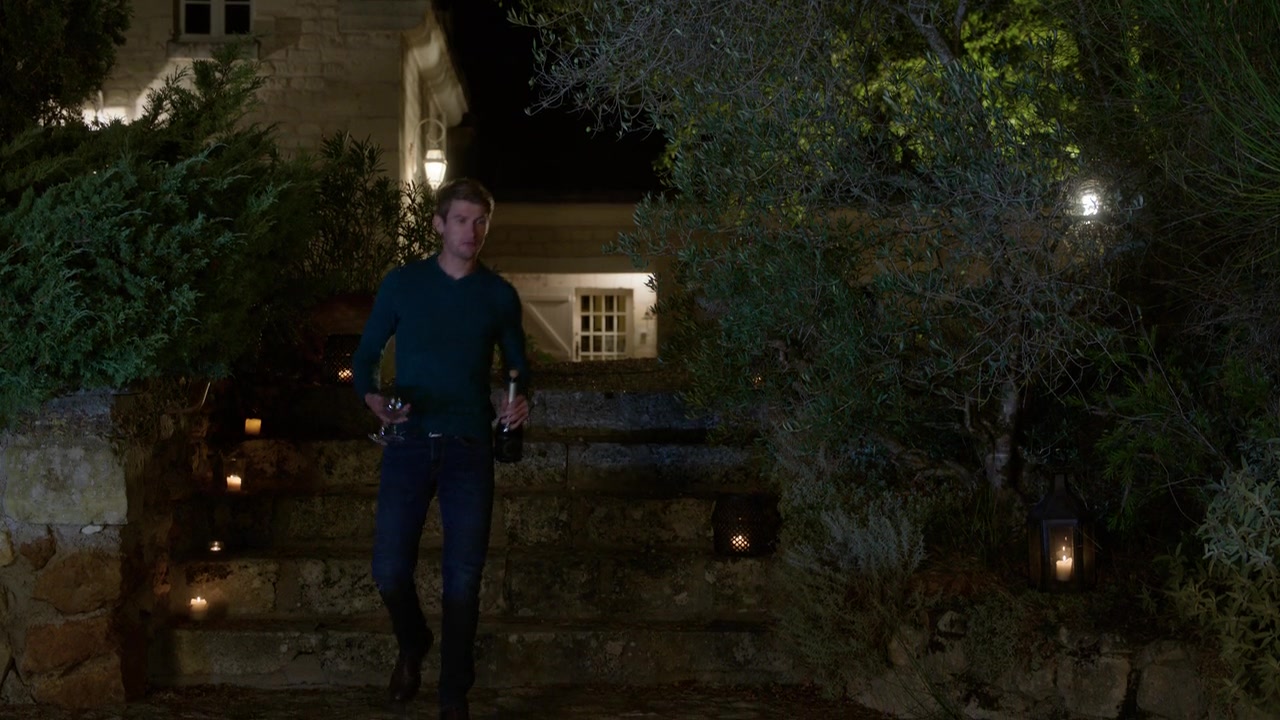Emily_in_Paris_S01E08_Family_Affair_720p_NF_WEB-DL_DDP5_1_x264-BTN_0805.jpg