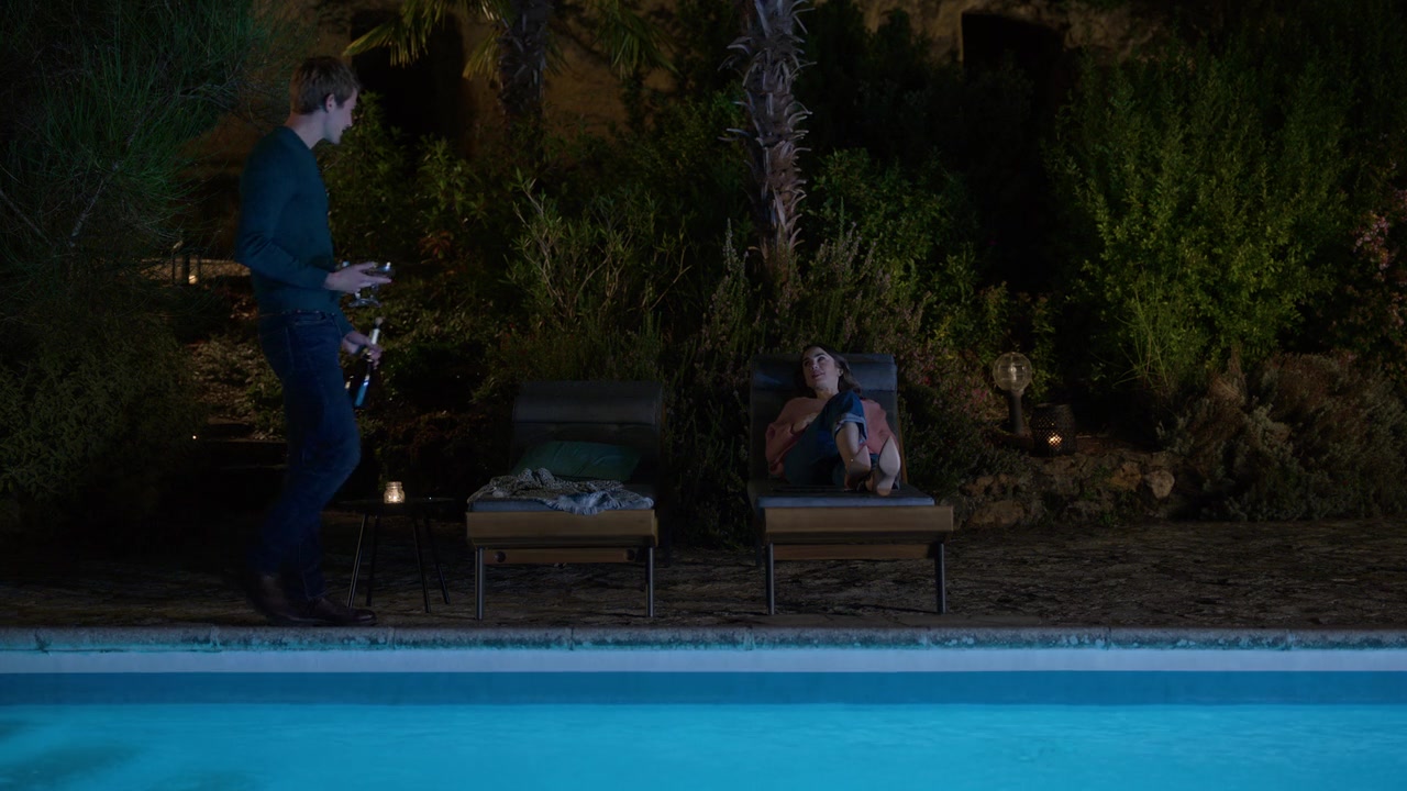 Emily_in_Paris_S01E08_Family_Affair_720p_NF_WEB-DL_DDP5_1_x264-BTN_0808.jpg