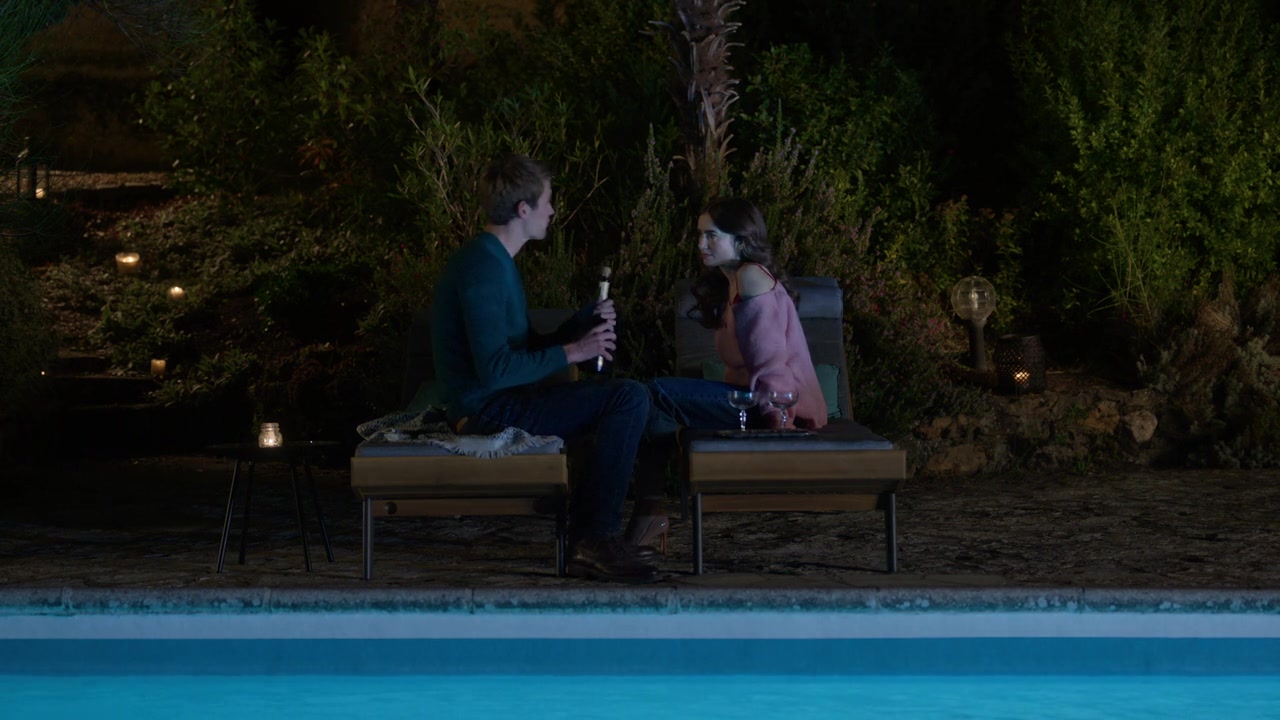 Emily_in_Paris_S01E08_Family_Affair_720p_NF_WEB-DL_DDP5_1_x264-BTN_0817.jpg